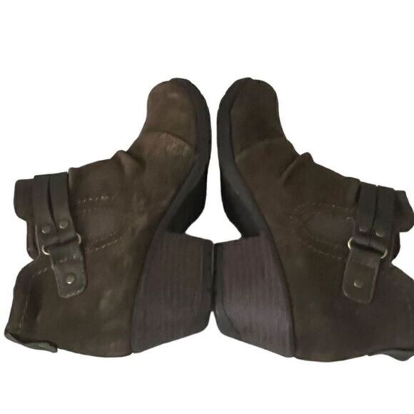 Earth Origins Oakland Odel Olive Green Side Zip Slip On Suede Booties Sz 7 NWOB - Picture 6 of 15